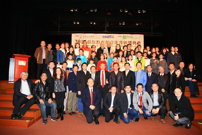 Group photo of winners and sponsors 