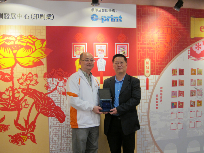 Manager-In-Charge of Pro Act present souvenir to the representative of e-print 