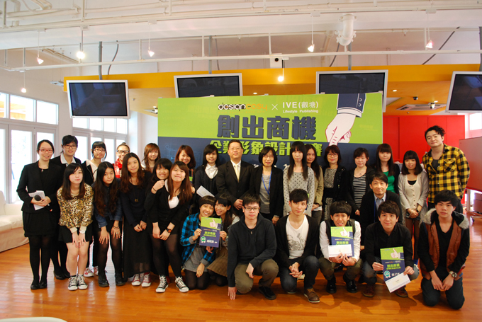 Group photo of awarded students, tutors and the representative of e-print