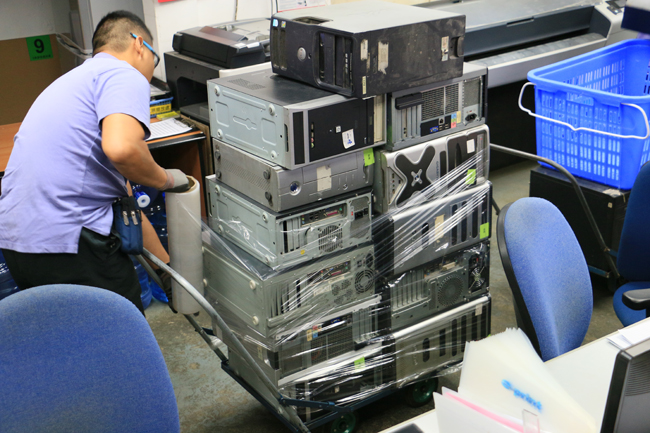 Caritas staffcollectednumerous computers from e-print
