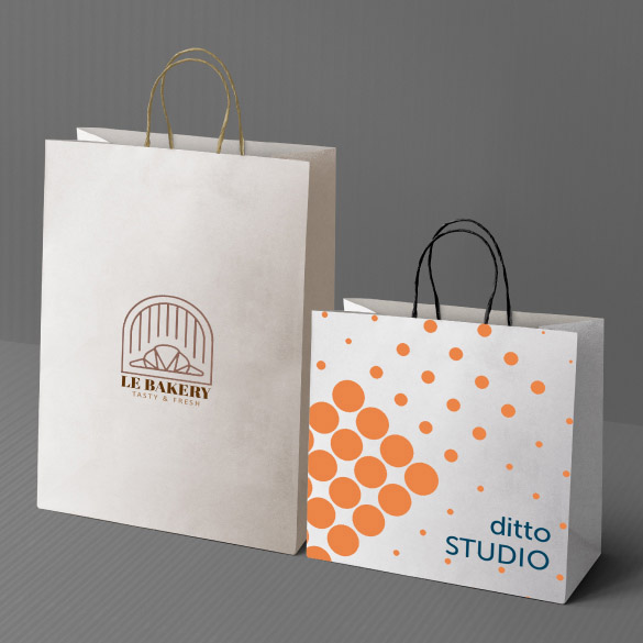 米白色純環保牛皮紙袋、免費AI模版設計，印有品牌Logo簡潔大方；可當食品紙袋、外賣袋、購物袋，負重量高，價廉物美。