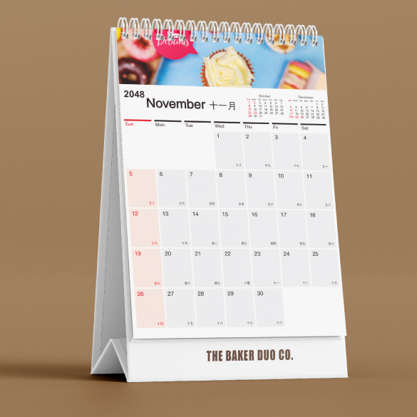 印有香港公眾假期的直身座檯月曆，封面及內頁採用250g 白咭或260g水珠紋白咭；底座以1.5mm 碳灰黑背板製成，